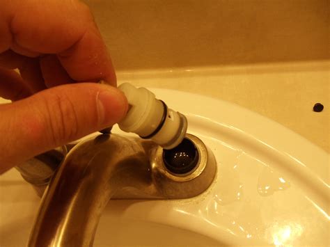 how to fix leaking shower faucet|How to Fix a Leaky Faucet: Guides for Every Design。